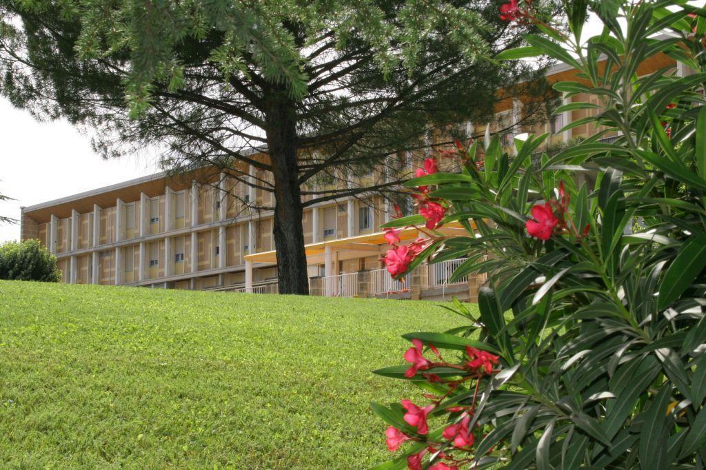 Hotel Regain Sainte-Tulle Esterno foto